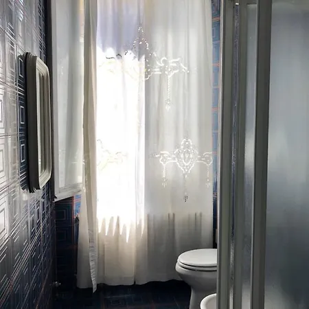 Casa Galliera Centro דירה *