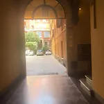 Casa Galliera Centro Apartment *